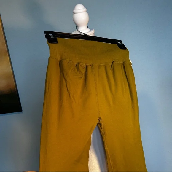 Free People FP MOVEMENT Good Karma Flare Leggings Yoga Pants in Army Green M/L - Picture 5 of 7